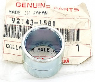 KX 250 PYÖRÄNAKSELIN HOLKKI ,L=20 KX125-J2A